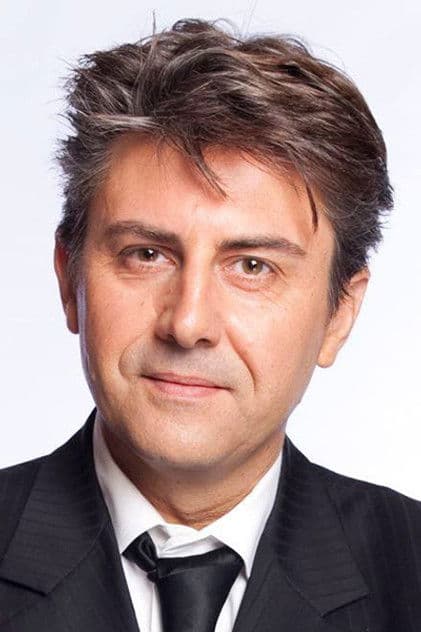 Actor Simon Palomares