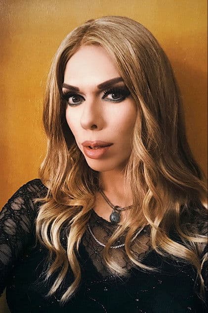 Actor Kelly Mantle
