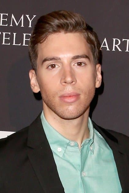 Actor Jordan Gavaris