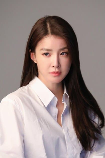 Actor Lee Si-young