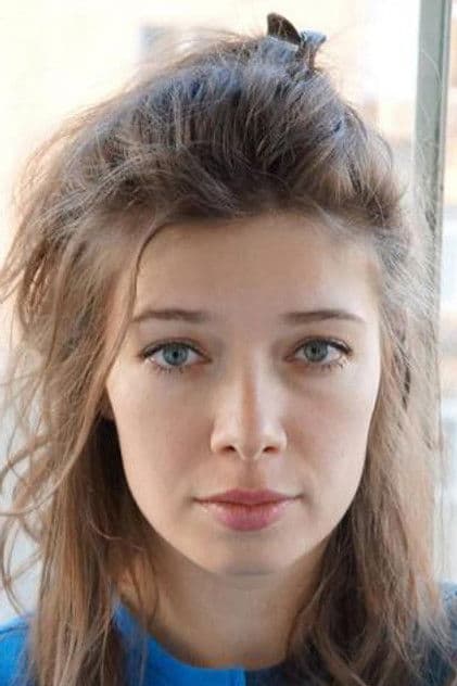 Actor Alexandra Pirici