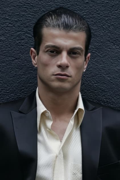 Actor Roberto Chivas