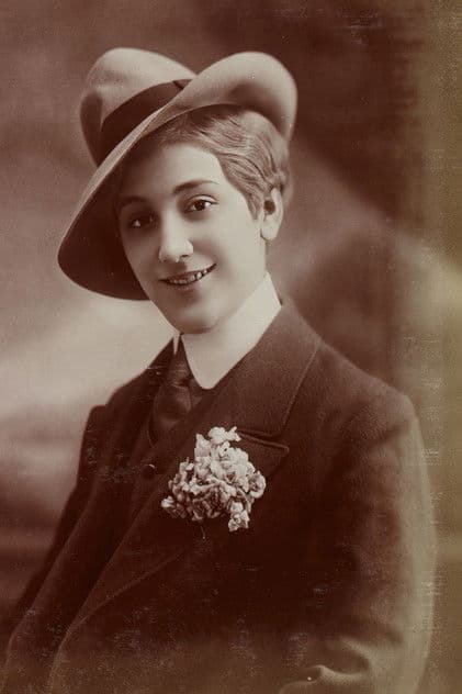 Actor Aimée Campton