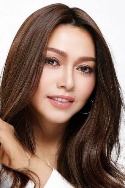 Actor Vipavee Charoenpura