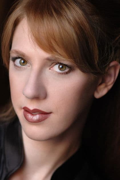 Actor Kelly Erin Decker