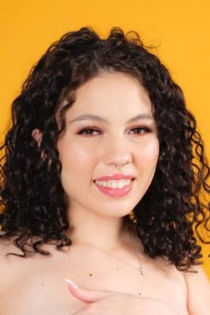 Actor Satine Summers