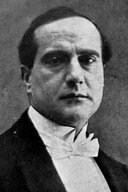 Actor Gustavo Serena