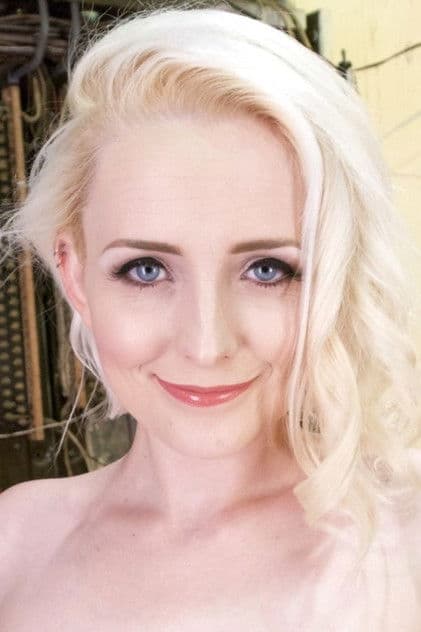 Actor Lily Lovecraft