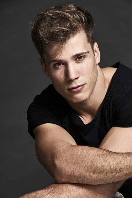 Actor Cole Reinhardt