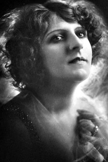 Actor Minnie Chaplin