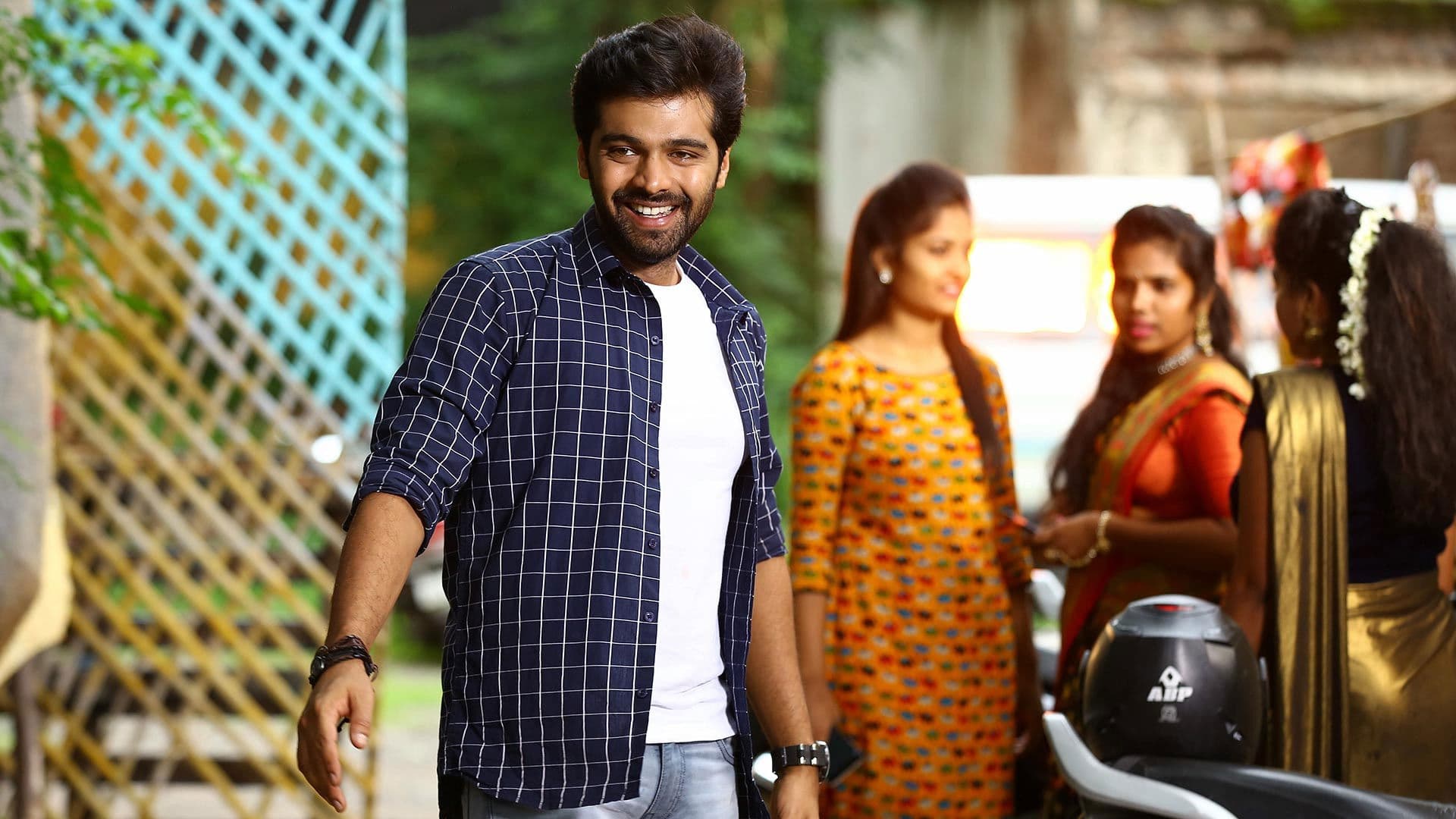 Poster backdrop for Katha Kanchiki Manam Intiki