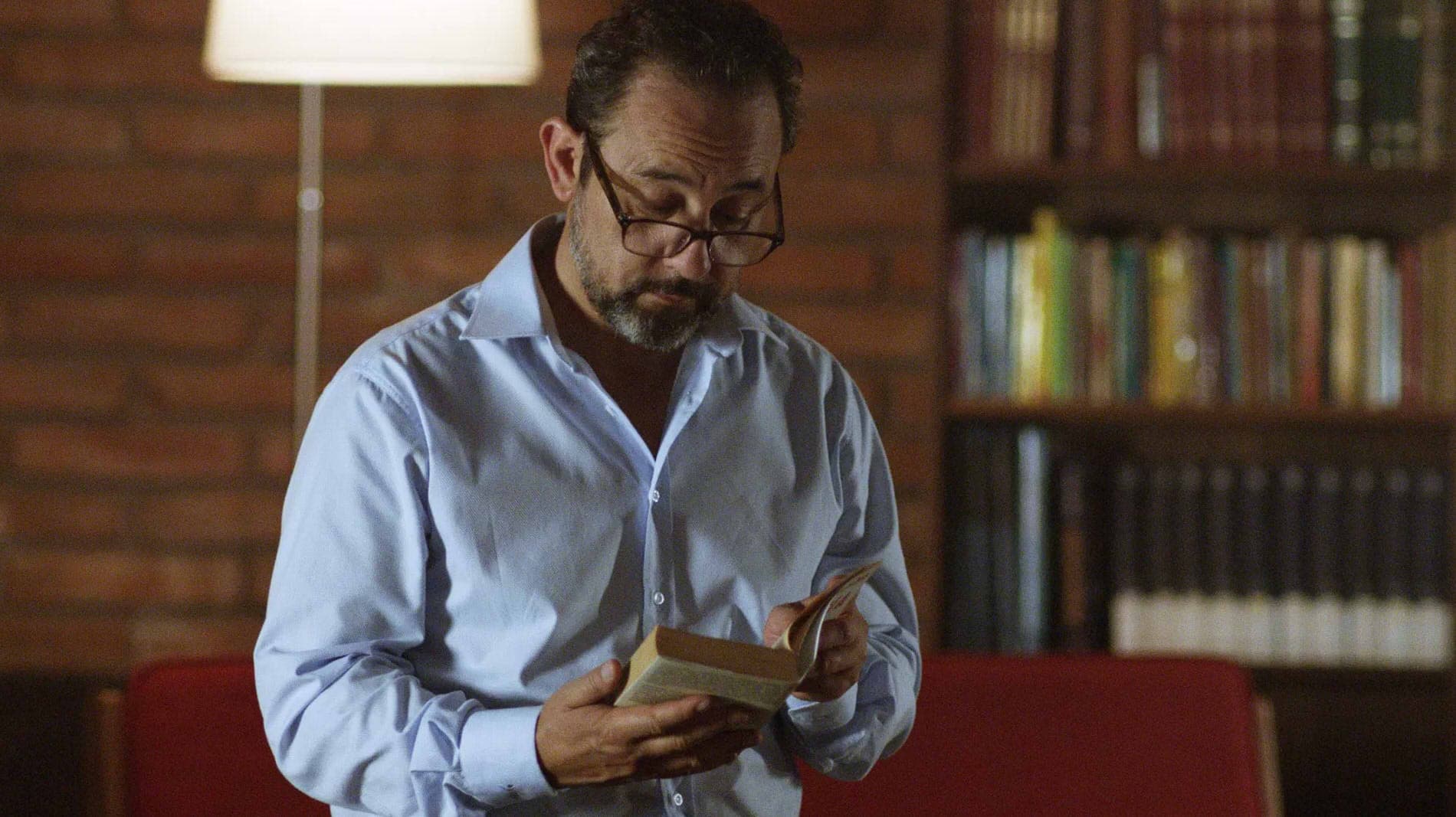 Poster backdrop for El Taller