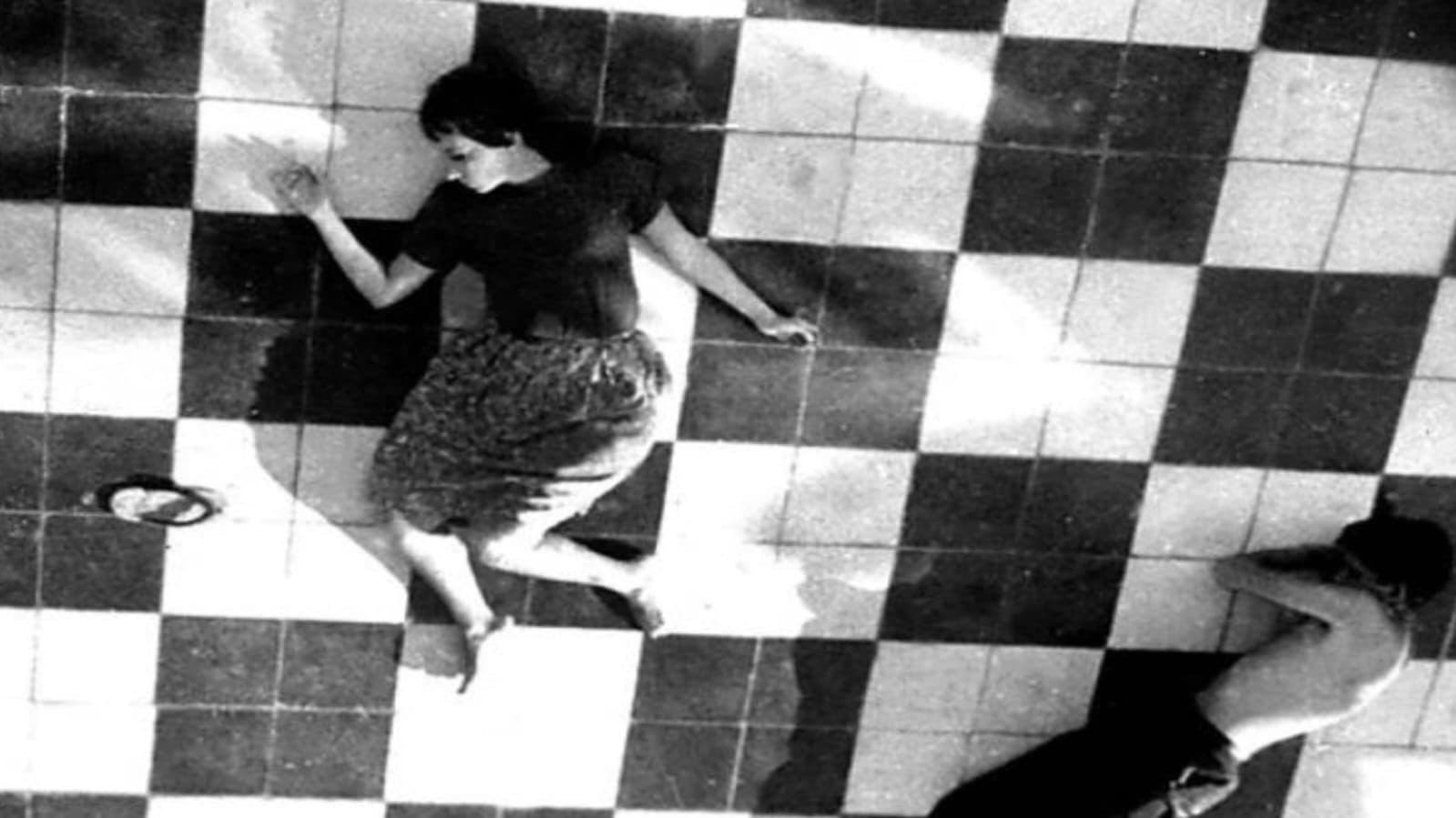 Poster backdrop for O Pátio