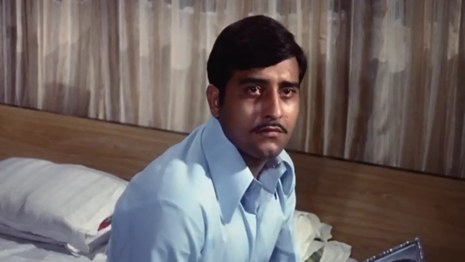 Poster backdrop for Achanak