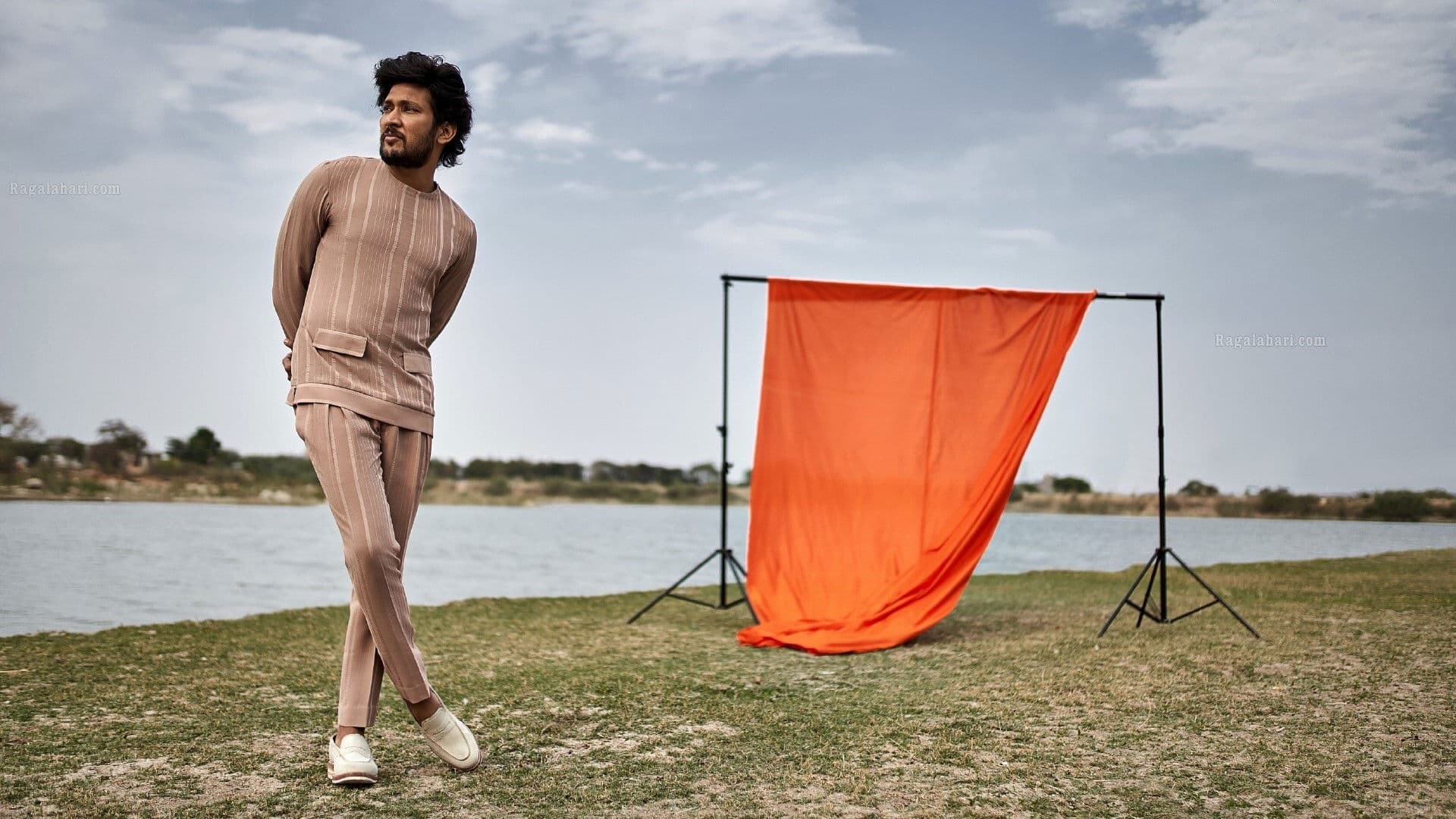 Poster backdrop for Pachchis