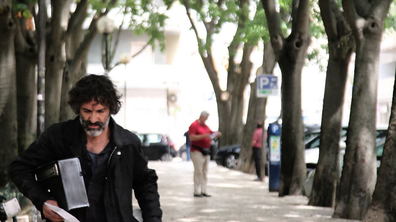 Poster backdrop for Uma Vida À Espera