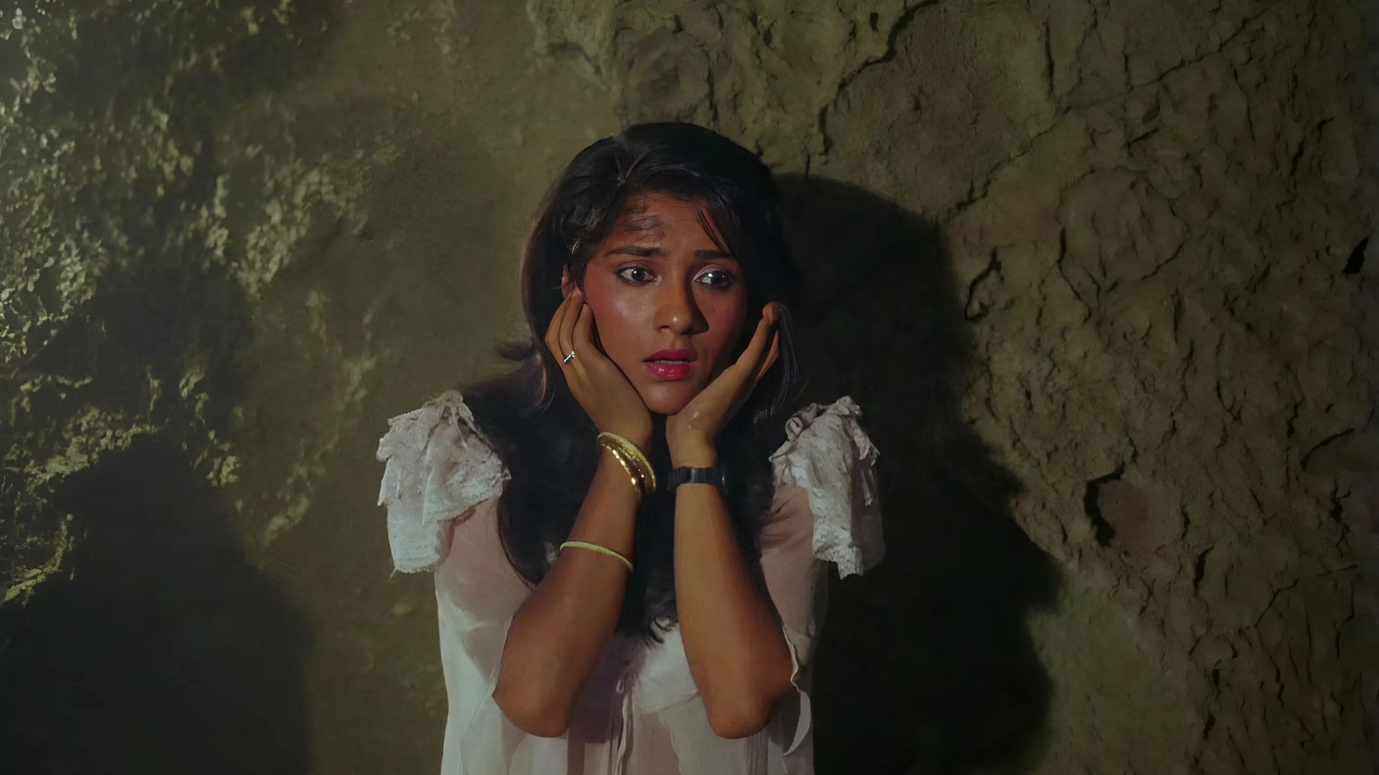 Poster backdrop for Tahkhana