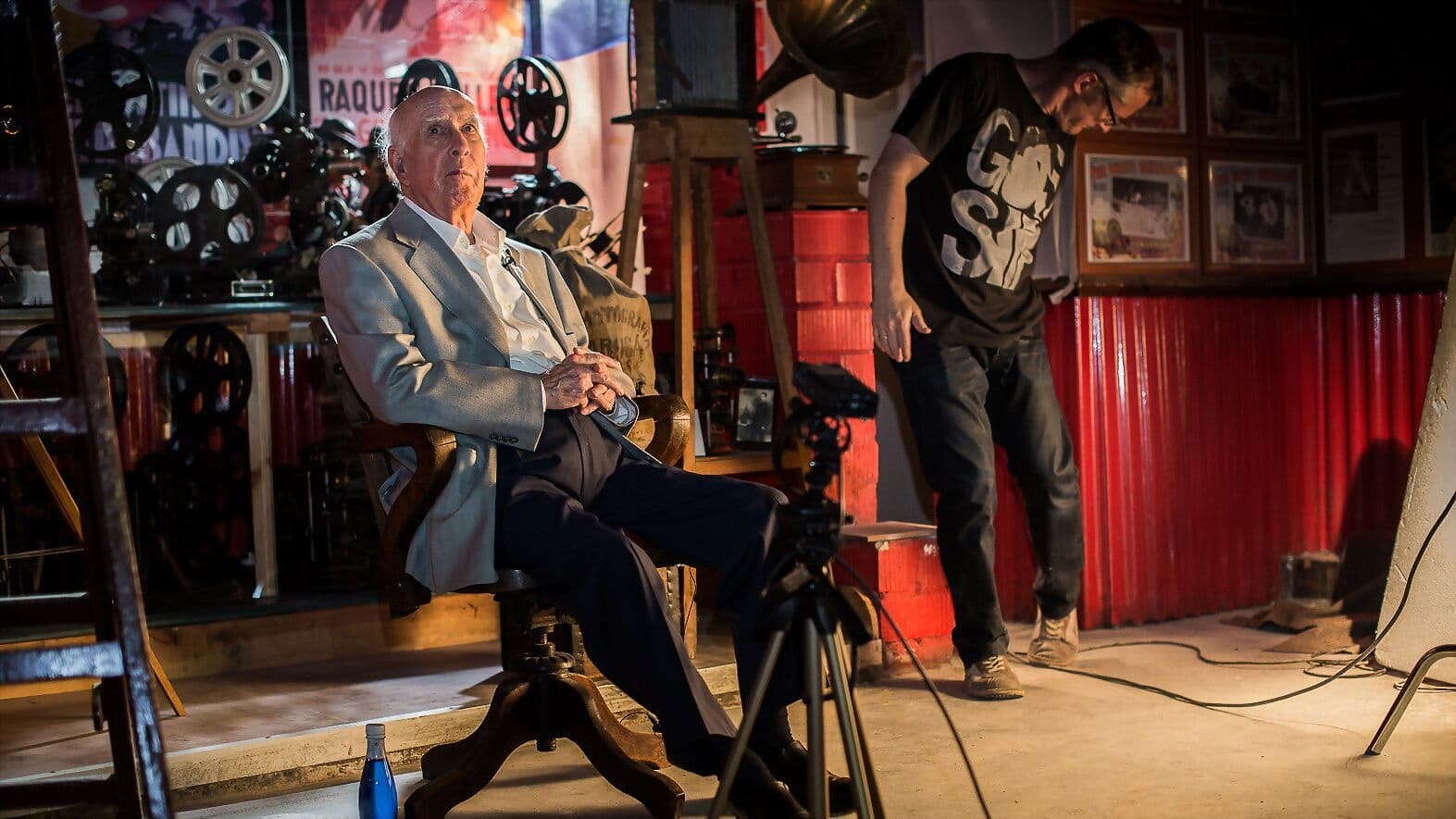 Poster backdrop for Eduardo Ducay: el cine que siempre estuvo ahí