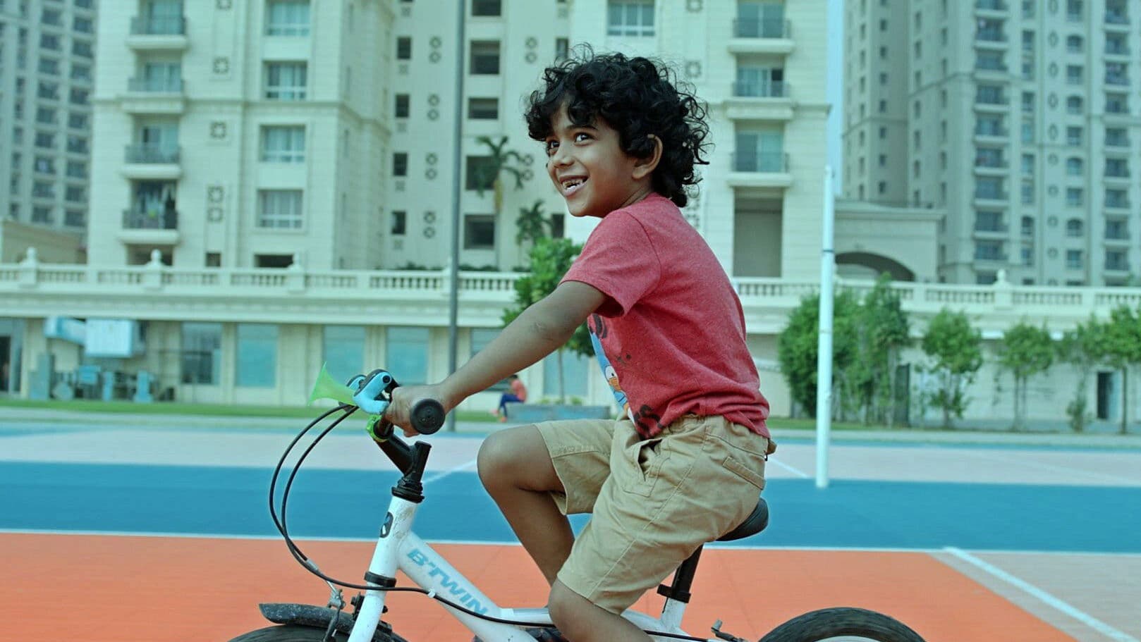 Poster backdrop for Vaazhl