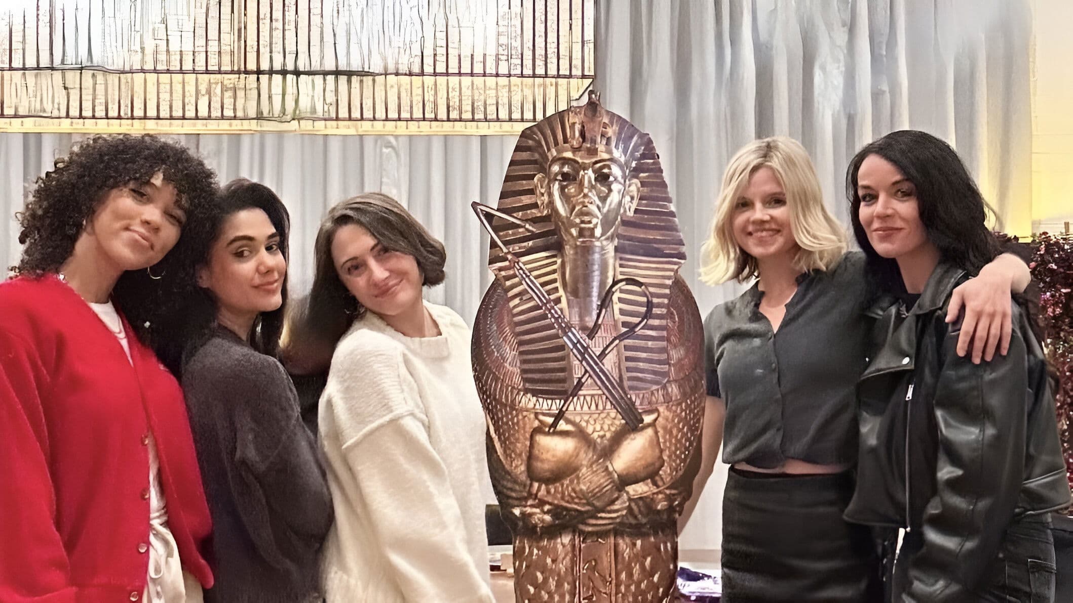 Poster backdrop for House of Anubis: Christmas Special