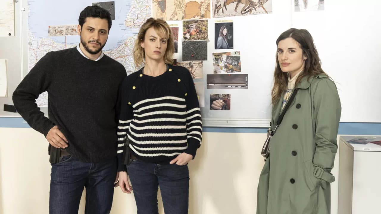 Poster backdrop for Meurtres à Bayeux