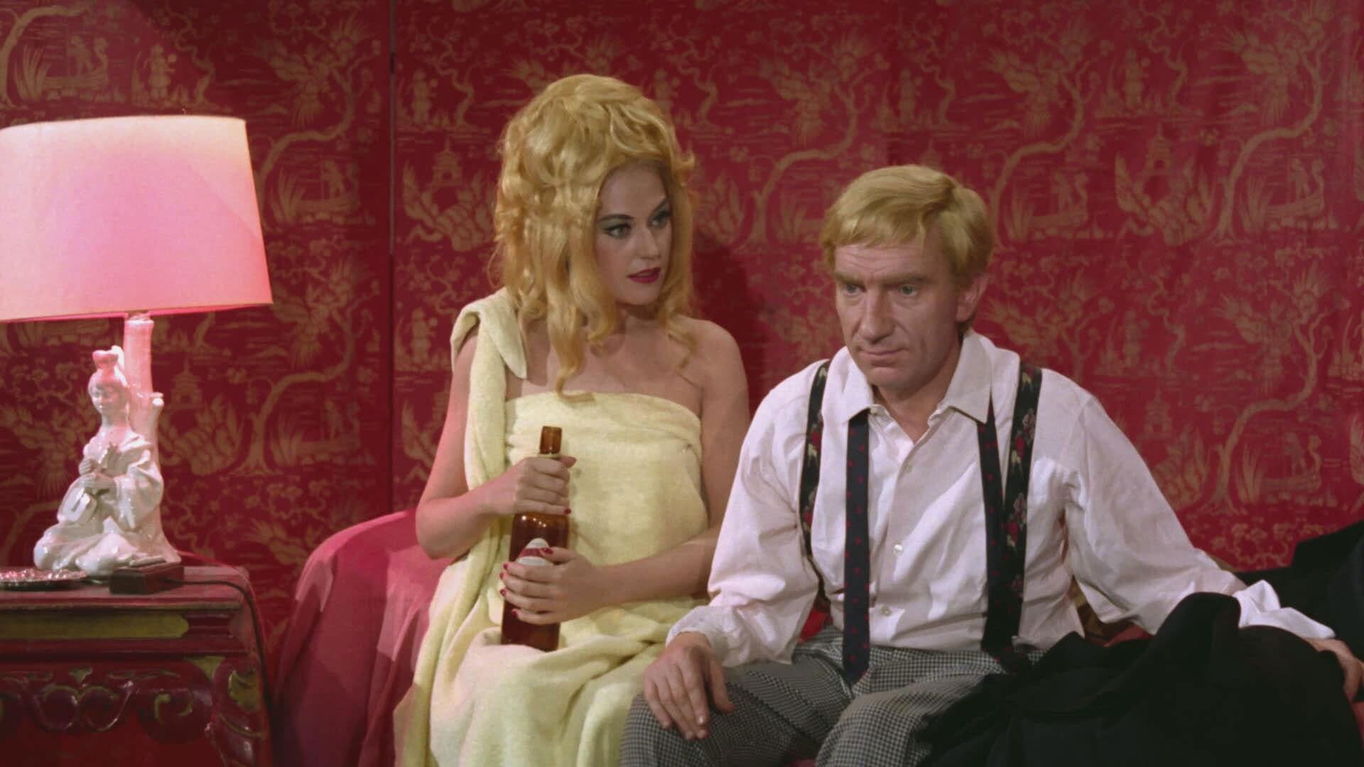 Poster backdrop for Mayores con reparos