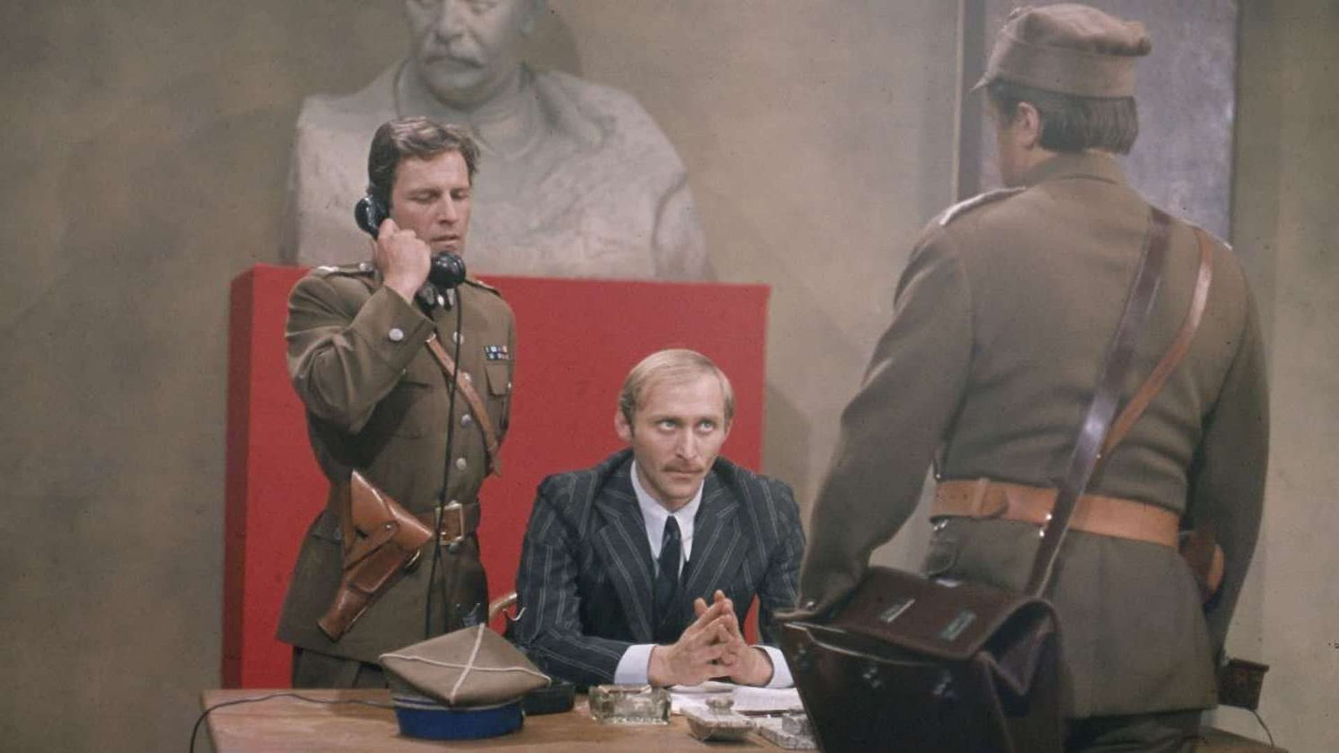 Poster backdrop for Umarli rzucają cień