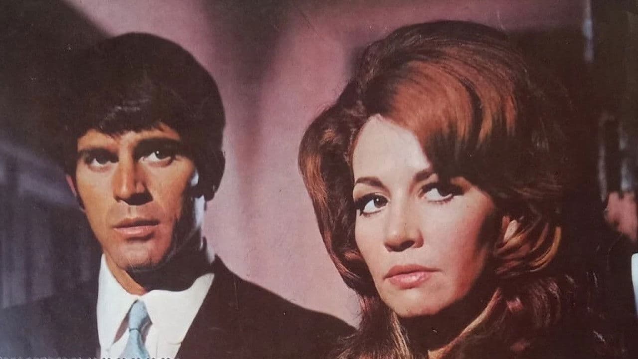 Poster backdrop for La hora desnuda