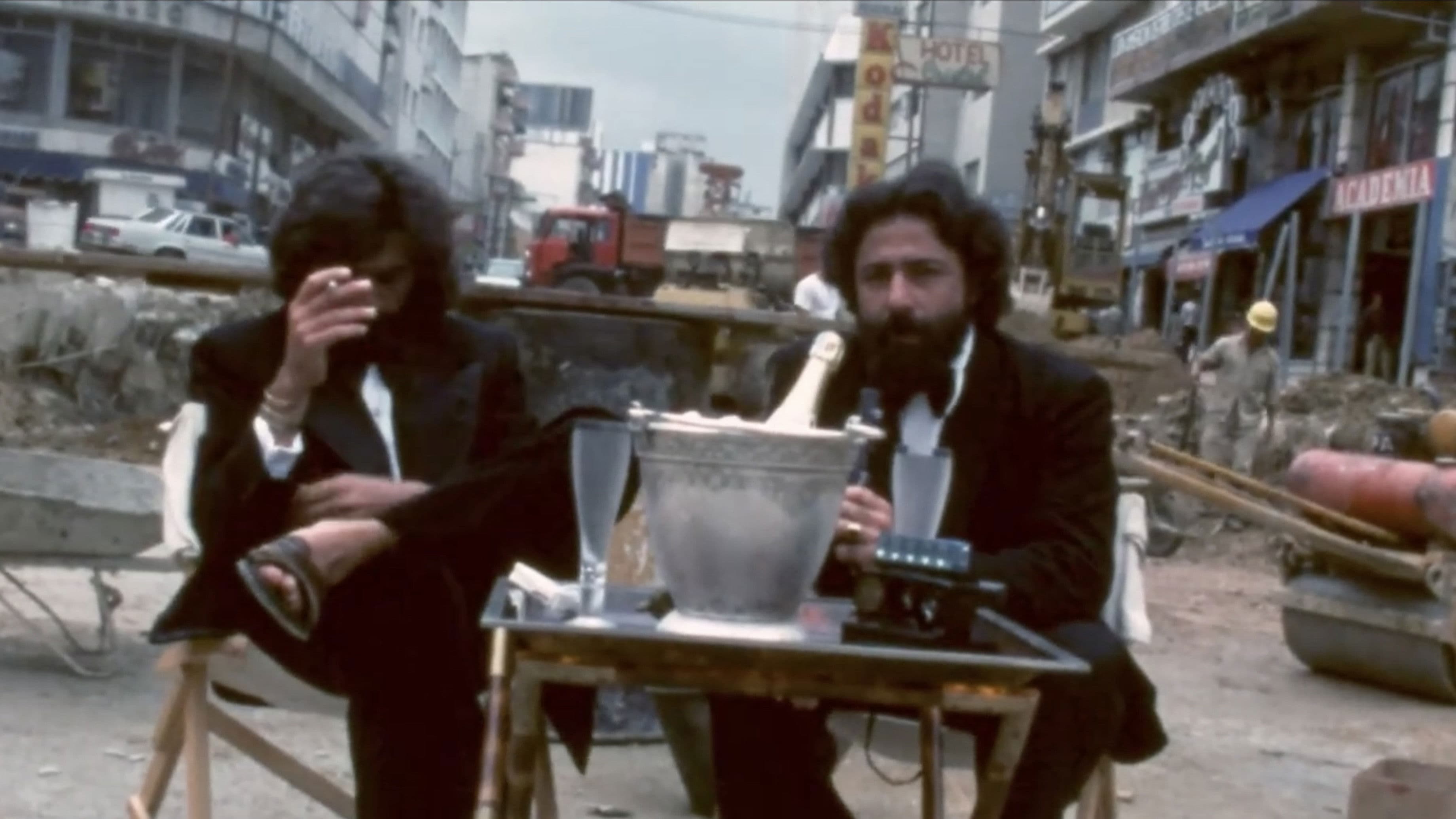 Poster backdrop for La Cotorra II