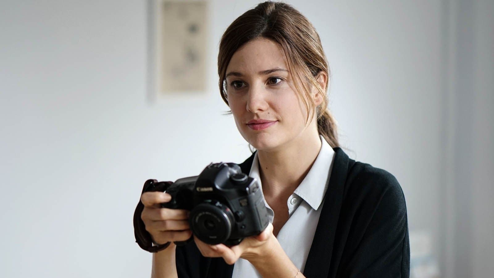 Poster backdrop for Kiss Me!