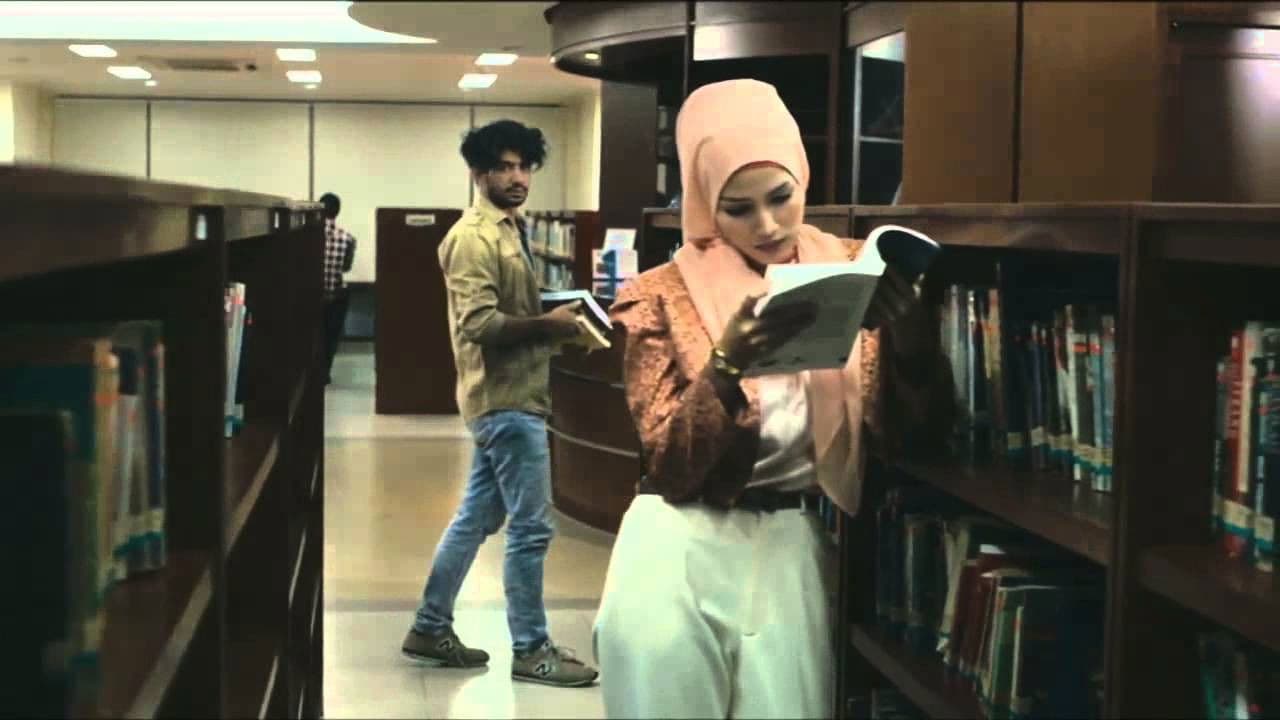 Poster backdrop for Ketika Tuhan Jatuh Cinta