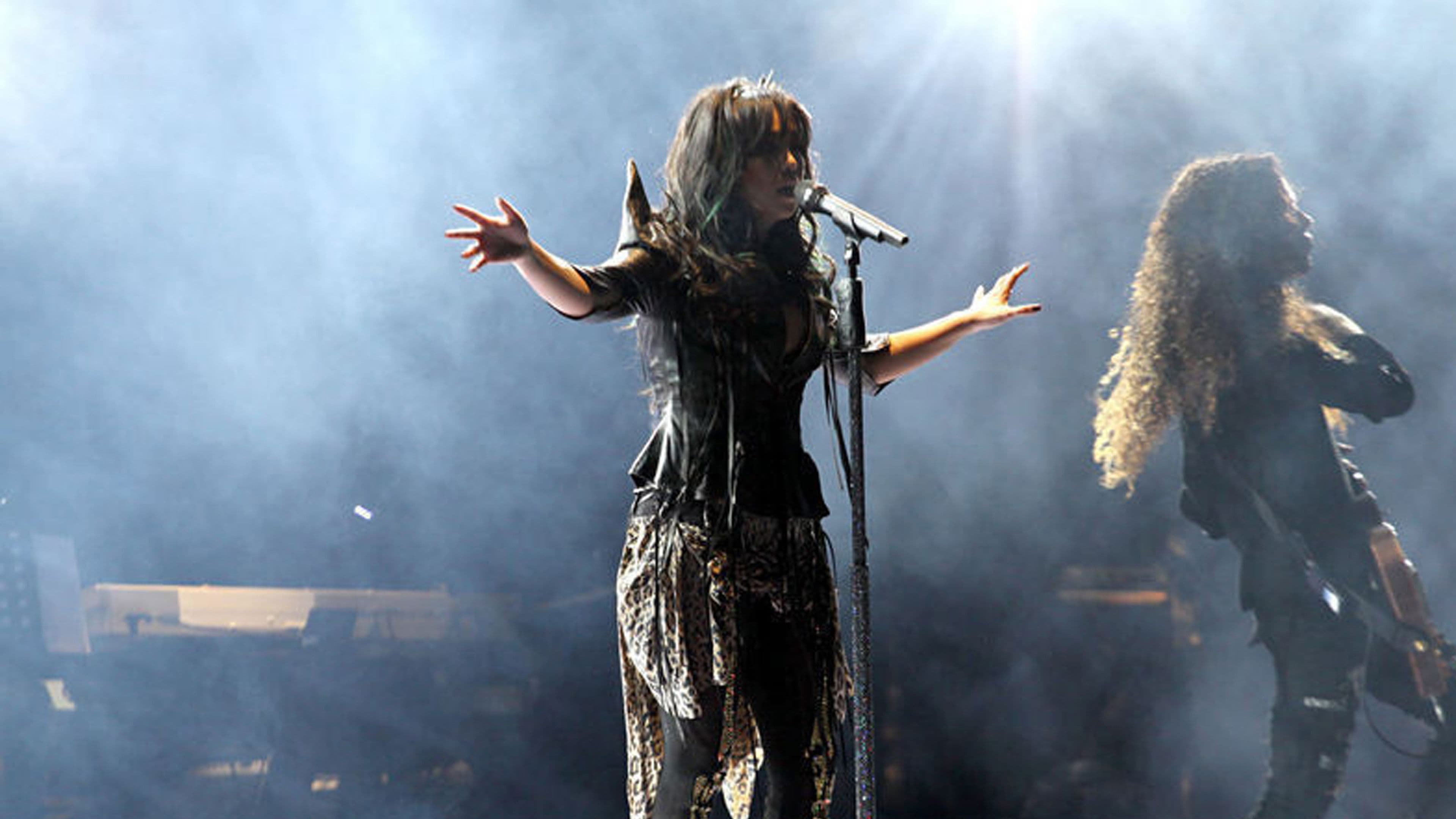 Poster backdrop for 阿密特首次世界巡回演唱会