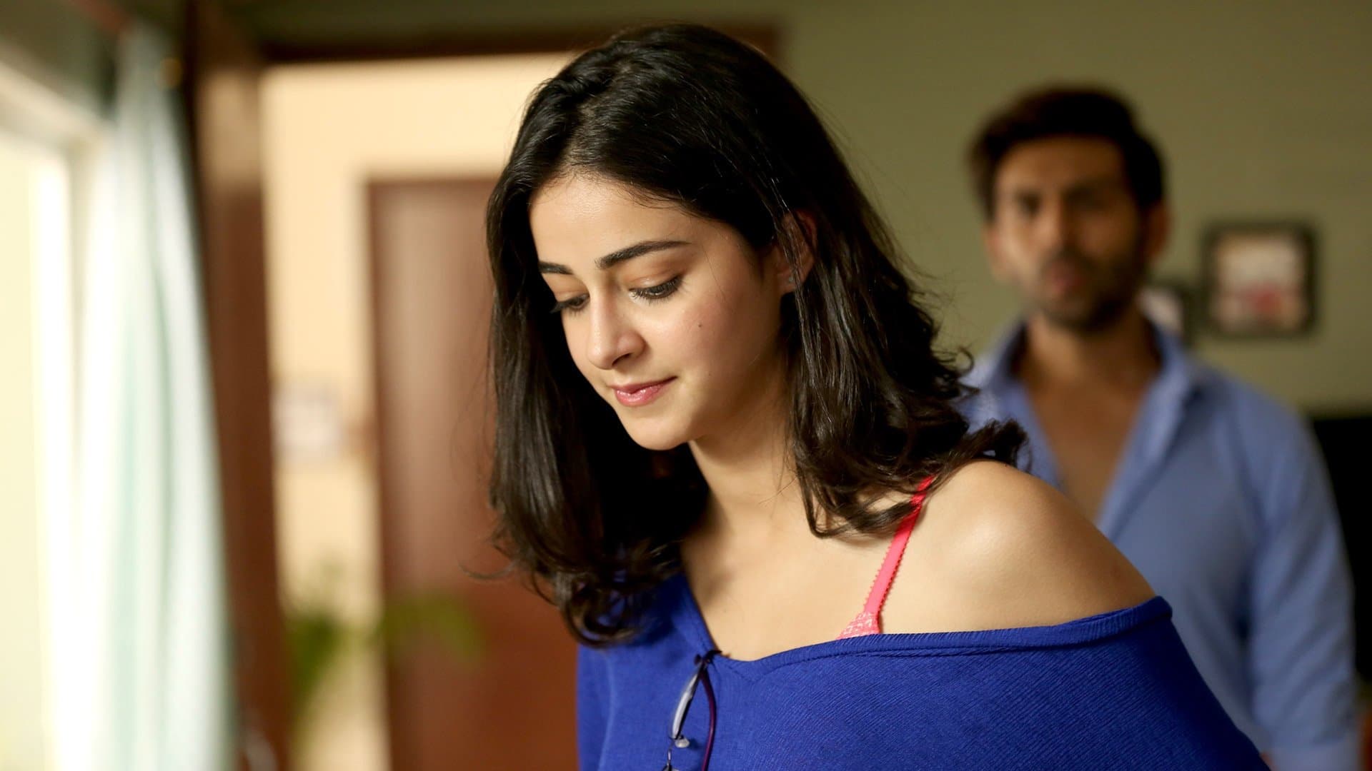 Poster backdrop for Pati Patni Aur Woh