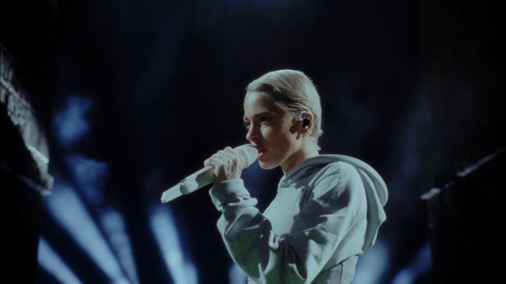 Poster backdrop for TINI: Un mechón de pelo