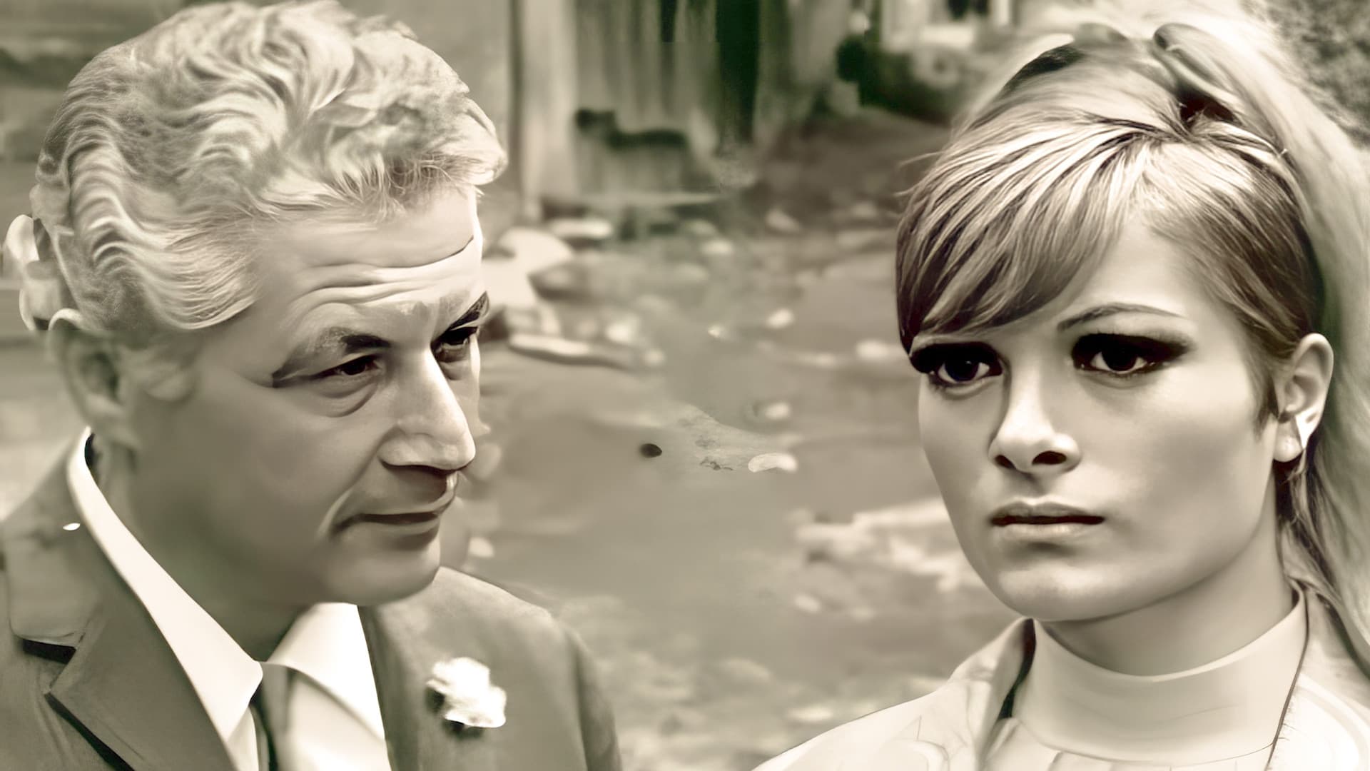 Poster backdrop for Düşman Aşıklar