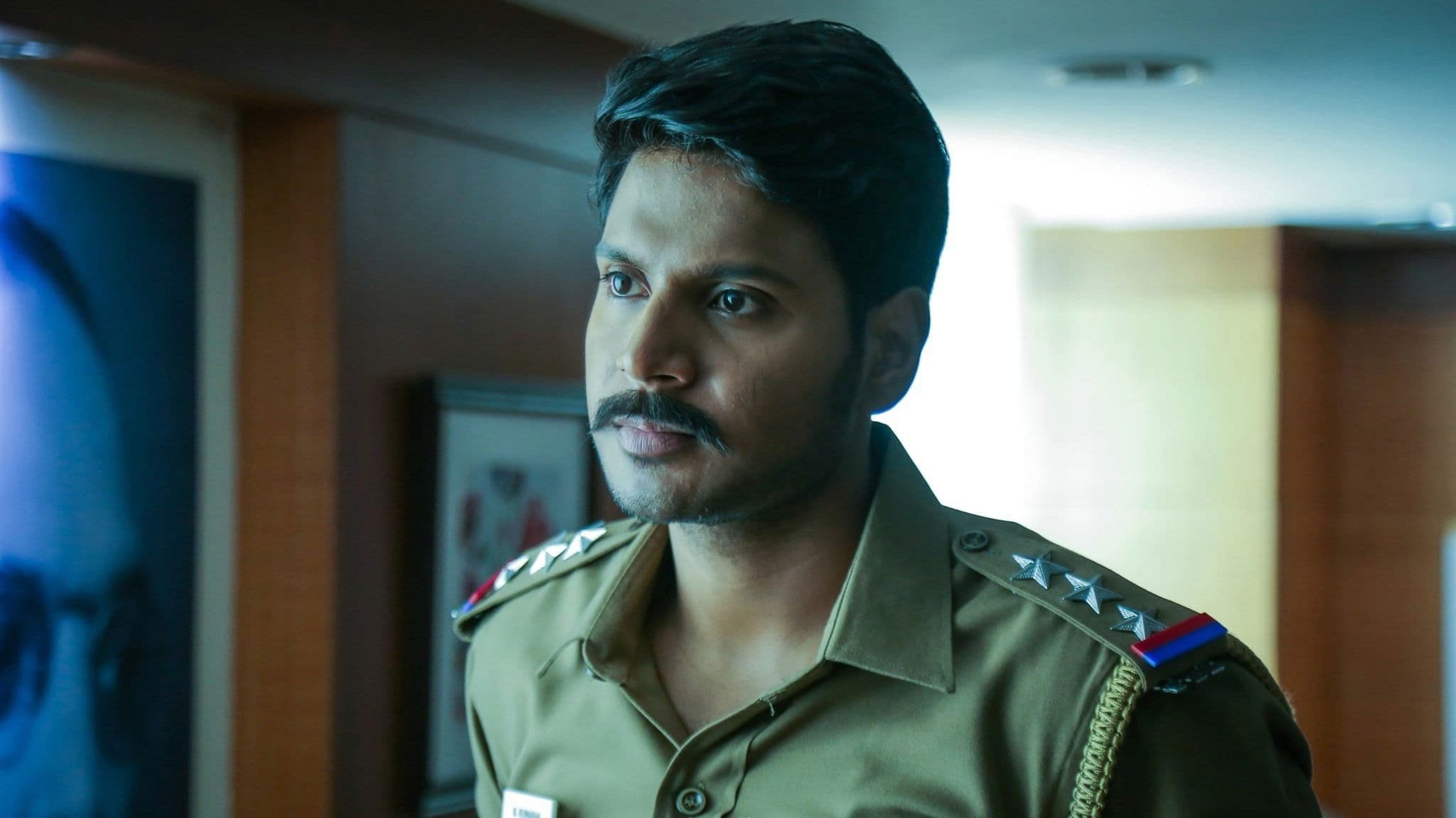 Poster backdrop for Maayavan