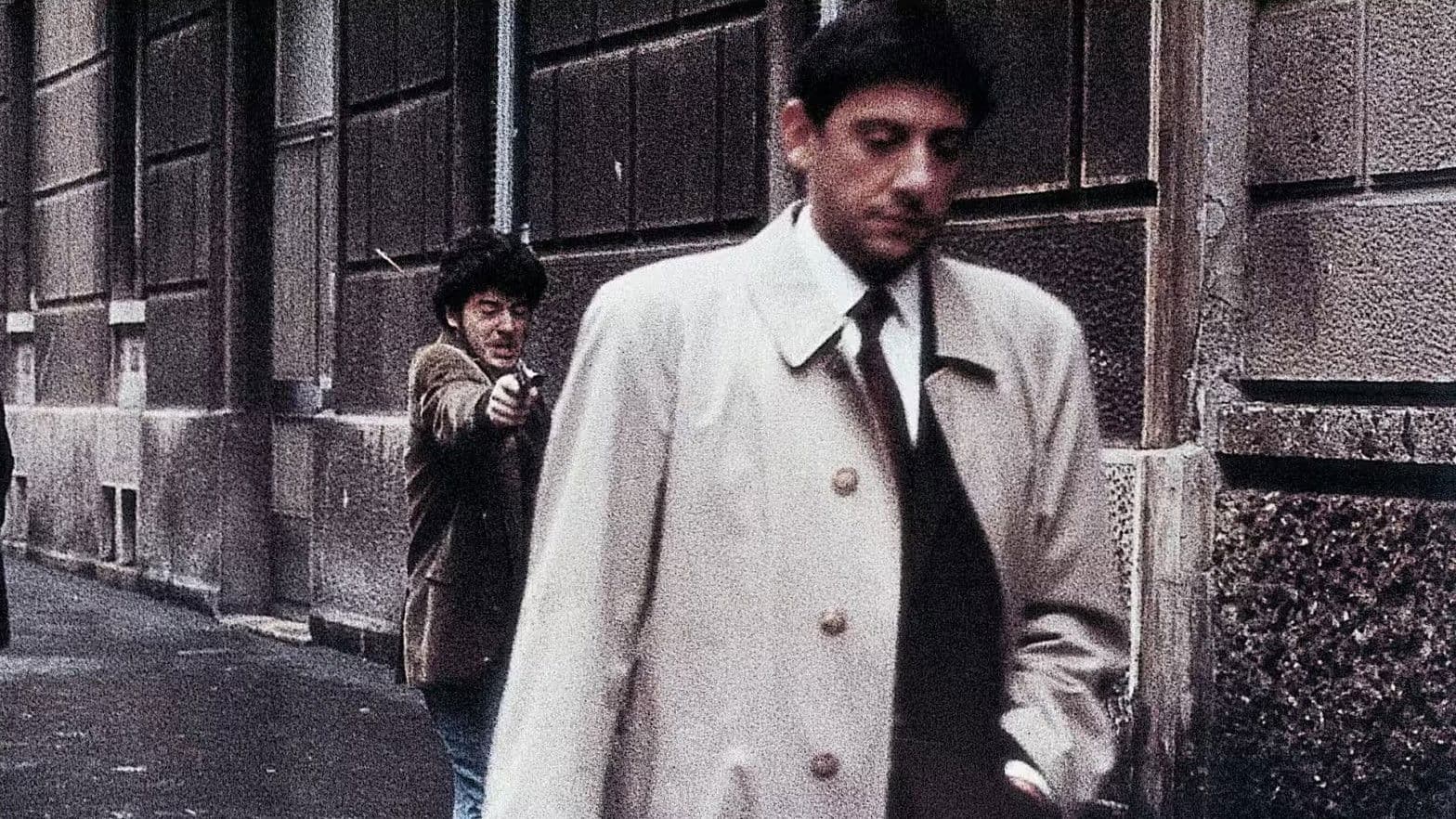 Poster backdrop for Una fredda mattina di maggio