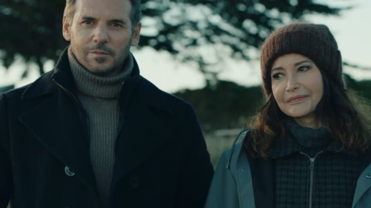 Poster backdrop for Les Secrets du Finistère - Le Chant des sirènes