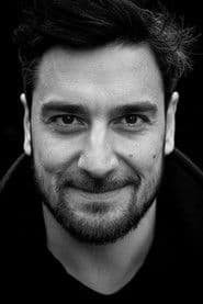 Actor Patrice Maktav as Un invité à la soirée