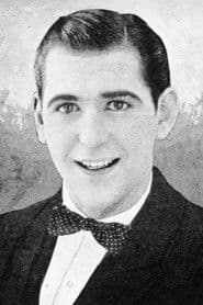 Actor Kenneth MacDonald