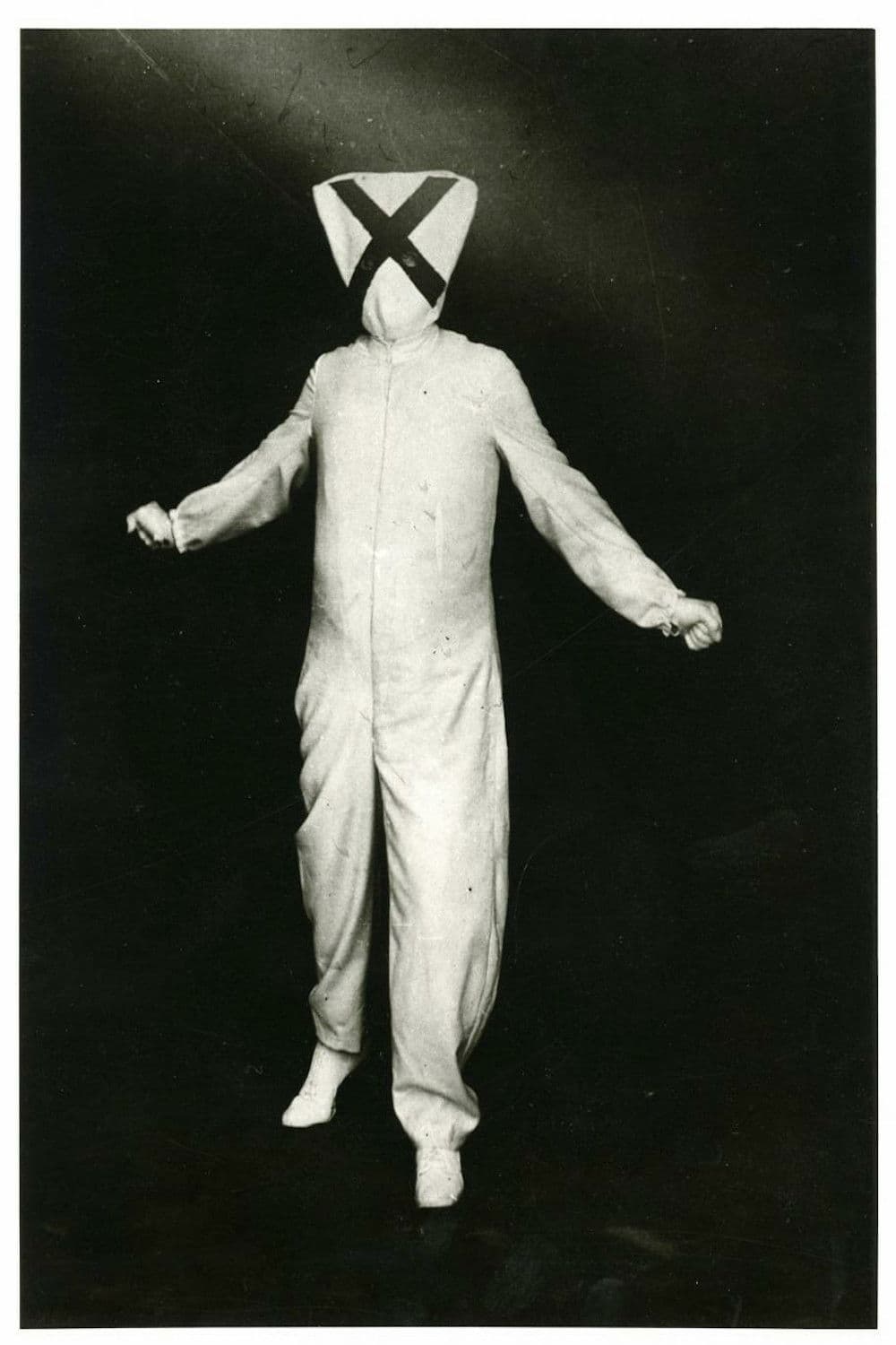 Poster backdrop for L'X Noir