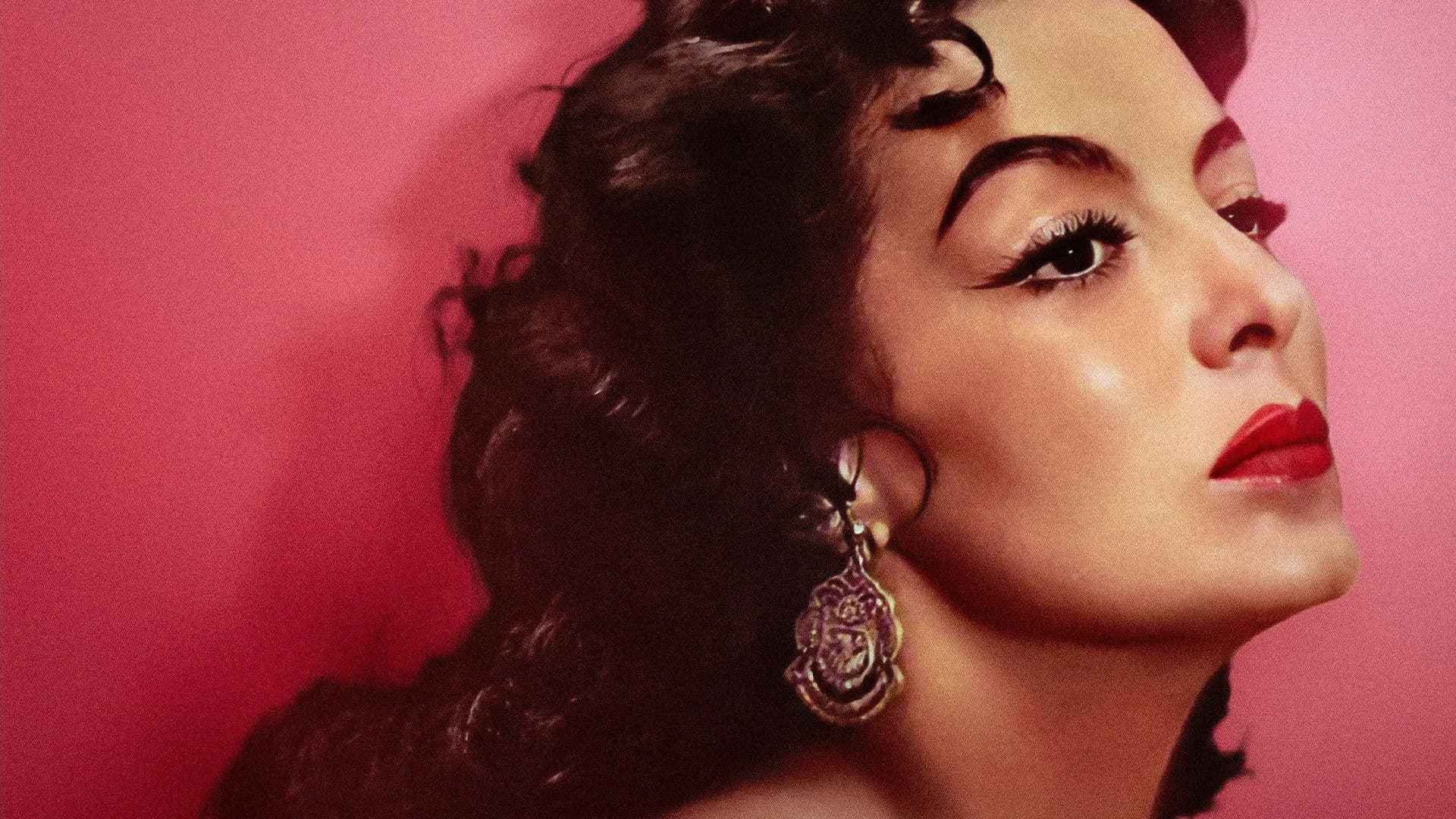 Poster backdrop for María: La Diva Eterna