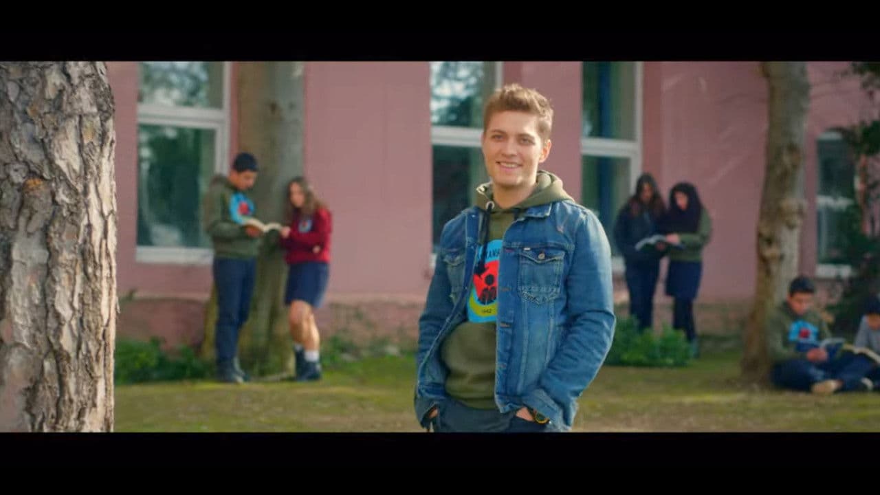 Poster backdrop for Sesinde Aşk Var