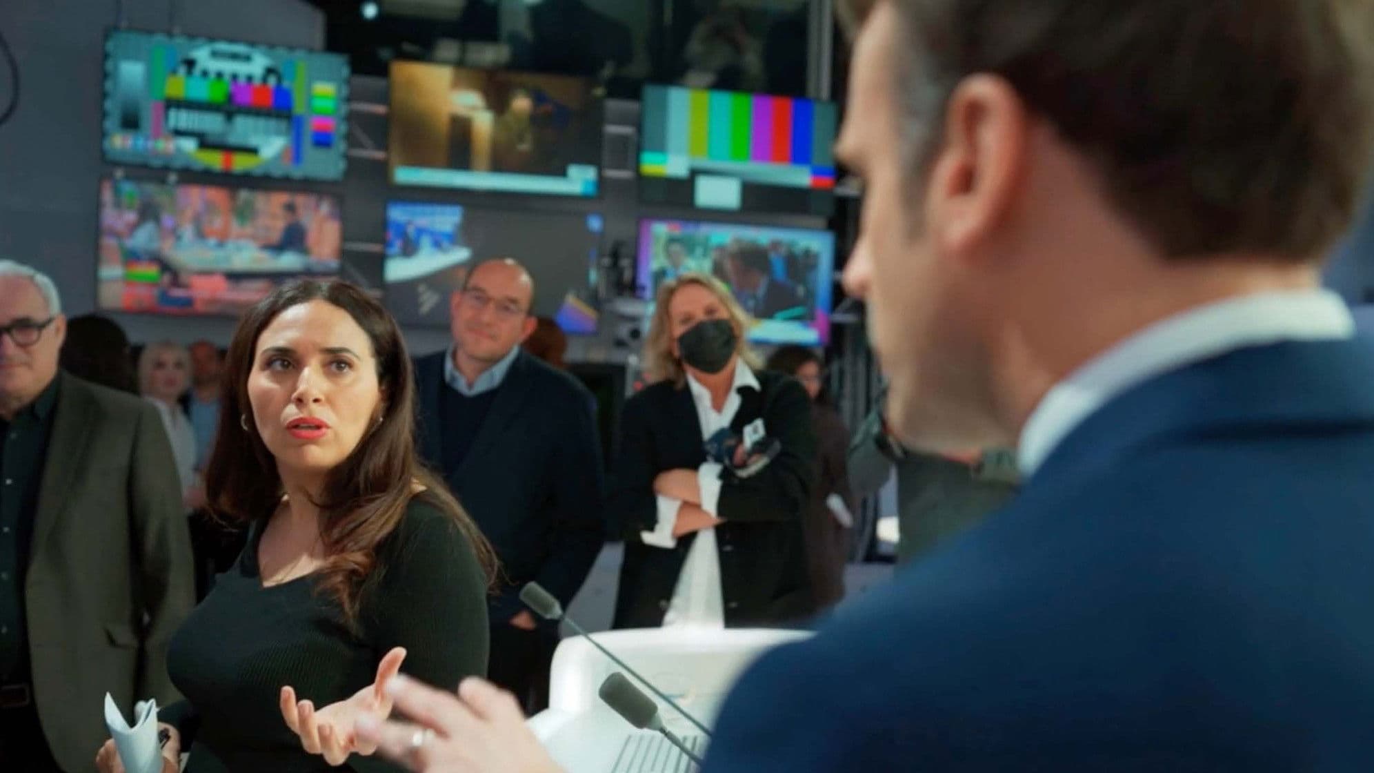 Poster backdrop for Service public