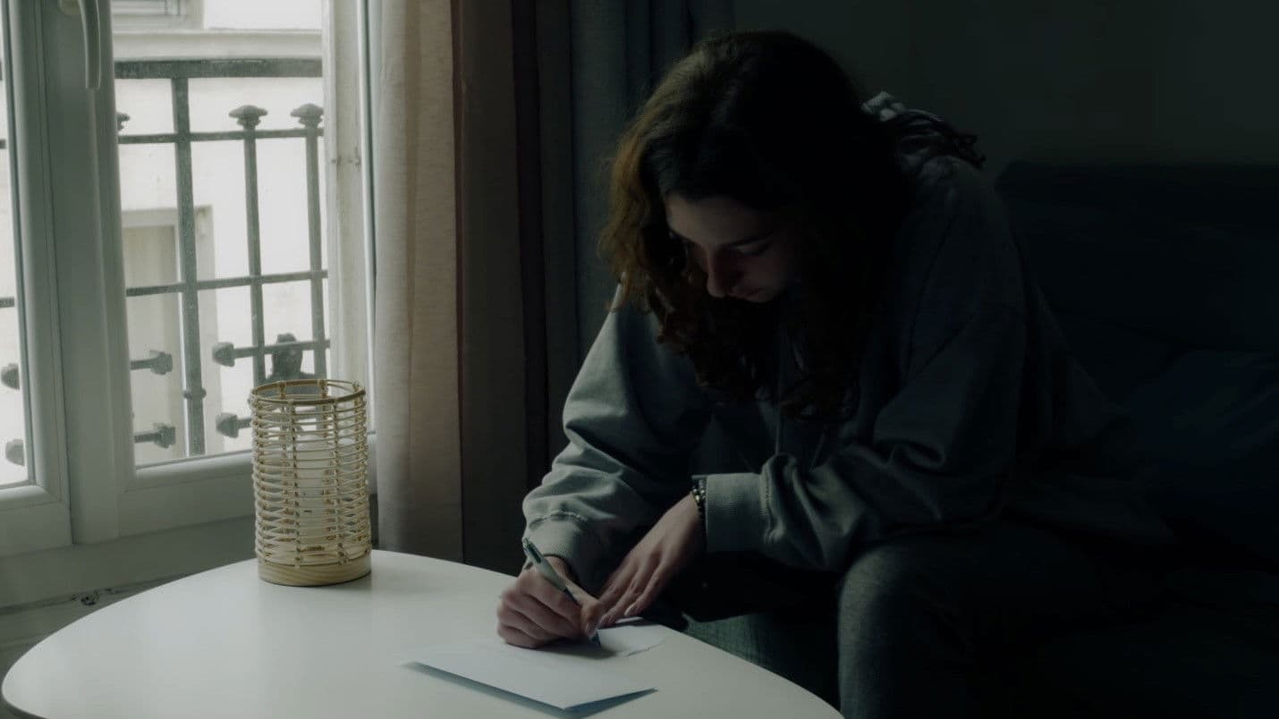 Poster backdrop for À Contrario